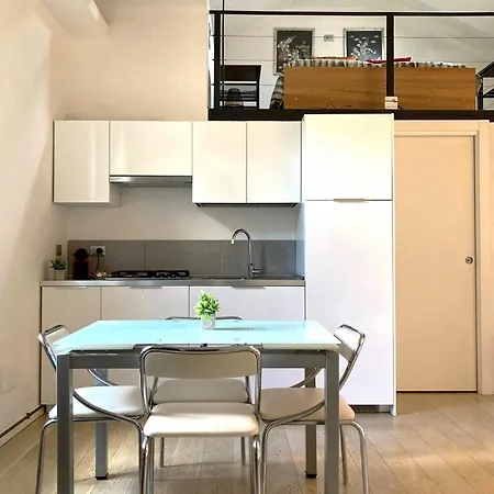 Апартаменты Cozy And Bright Flat In Isola